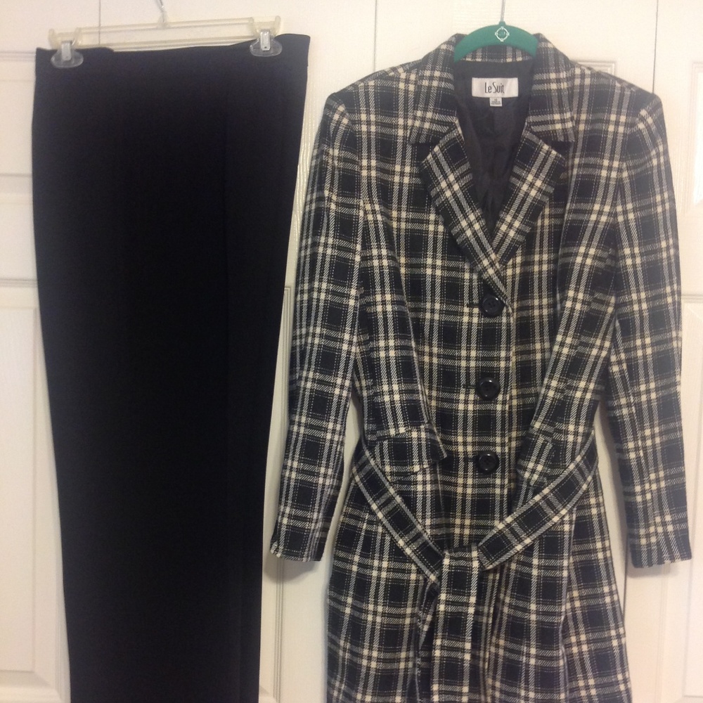 LeSuit Pants Suit (Pants & Jacket)